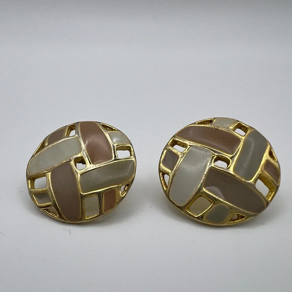 Vintage Gold Tone Enamel Geometric Button Stud Earrings Tan Beige Neutral Round